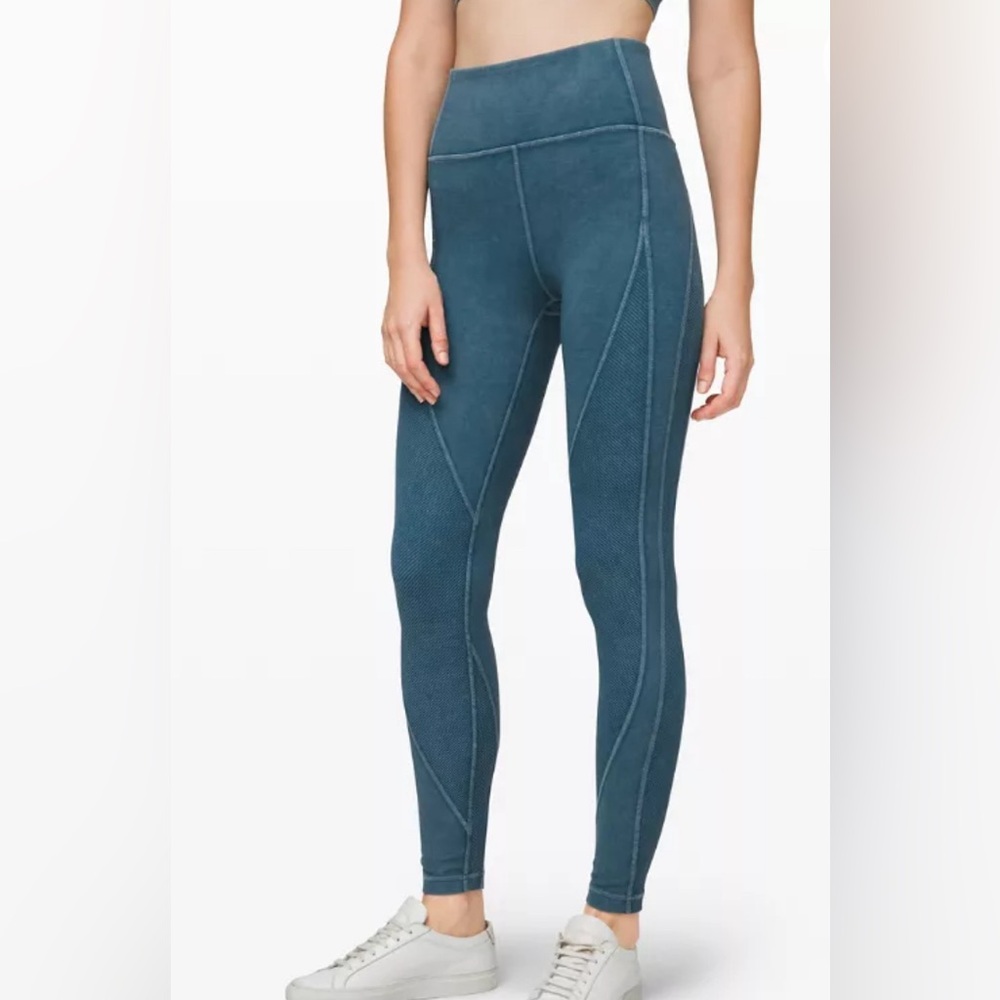 Nwt Lululemon Wunder Under HR Tight 28"
Rib wand